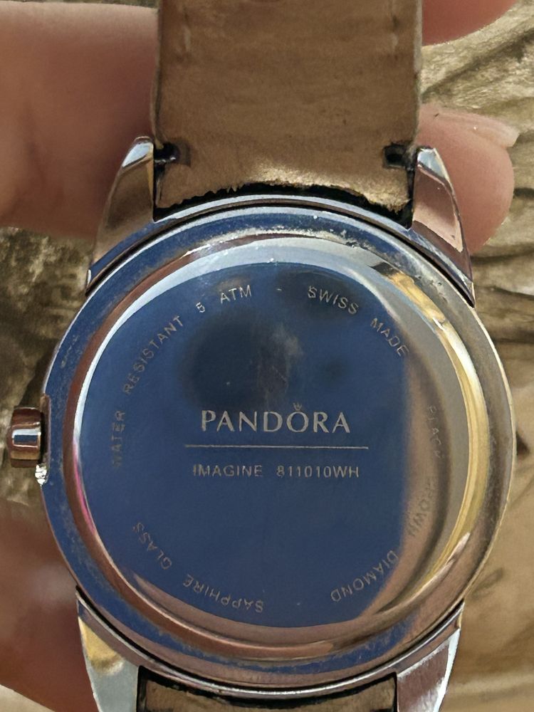 Годинник Pandora з діамантами та сапфіром