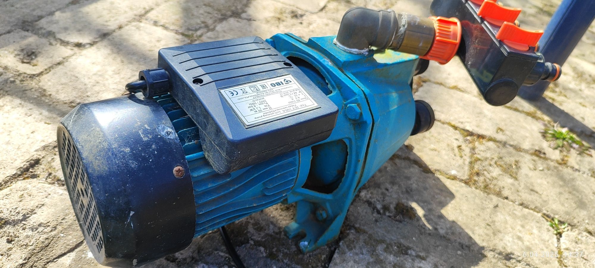 Pompa ssąca hydrofobowa 1100 W + wąż zbrojony z zaworem i koszem