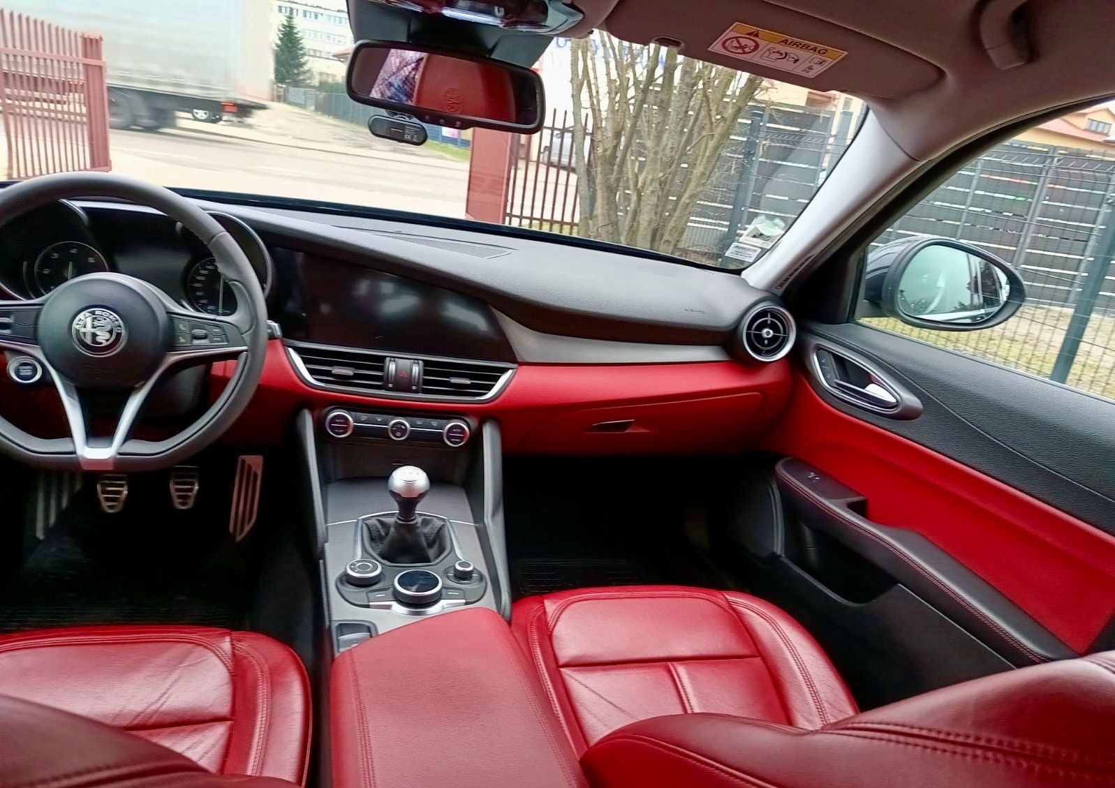 Alfa Romeo Giulia # piękne wnętrze# czarna perła