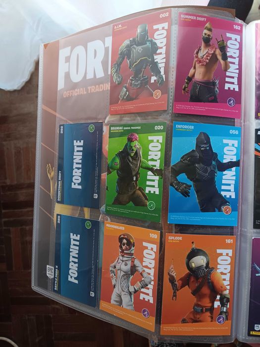 Fortnite Reloaded 2020 caderneta de coleção com 74 cartas