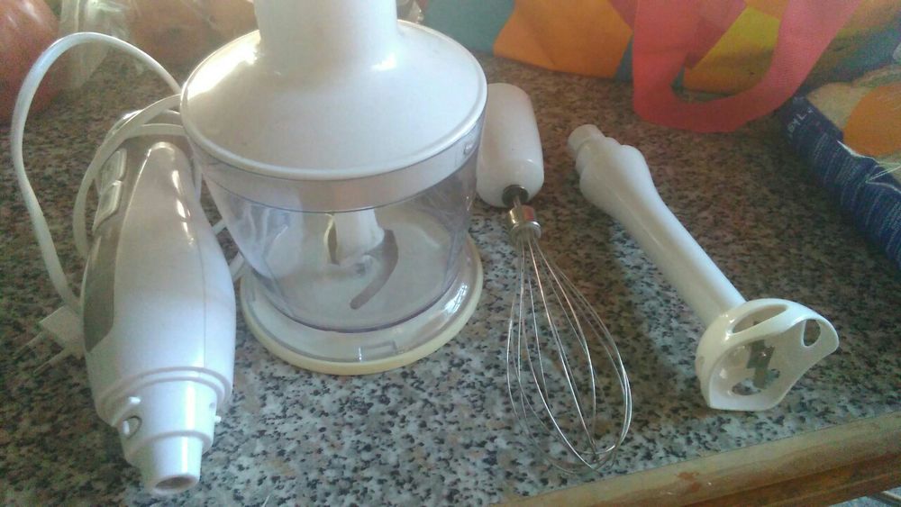 Várias peças de eletrodomésticos e 1 copo de liquidificador novo. Entr