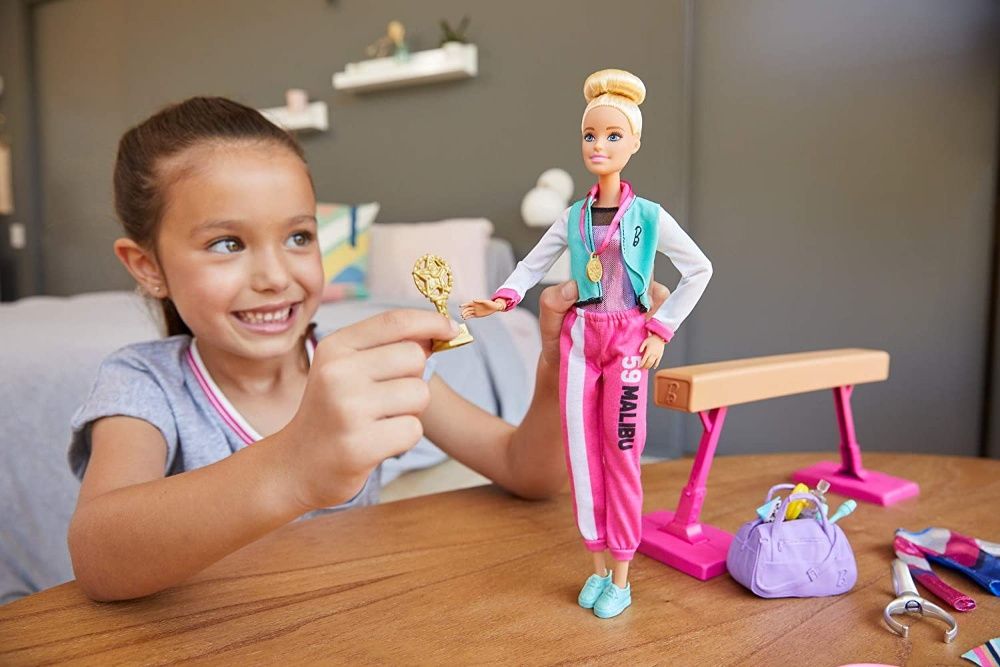 Шарнирная кукла Барби гимнастка на бревне Barbie Gymnastics.