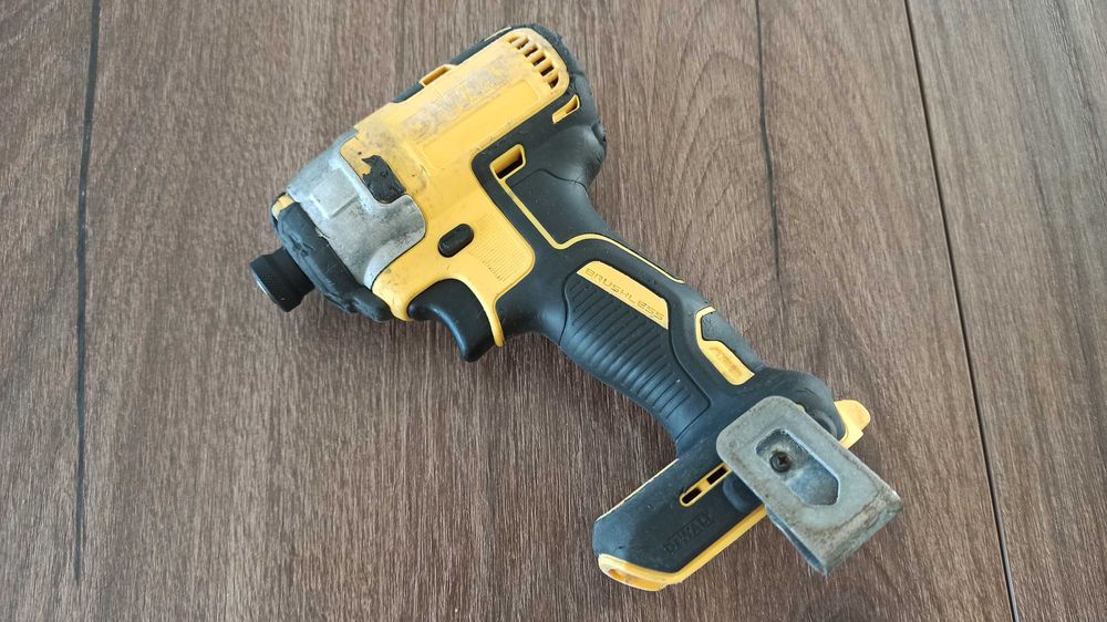 Zakrętarka udarowa DeWalt DCF887N 3 biegi 18V 205Nm Body