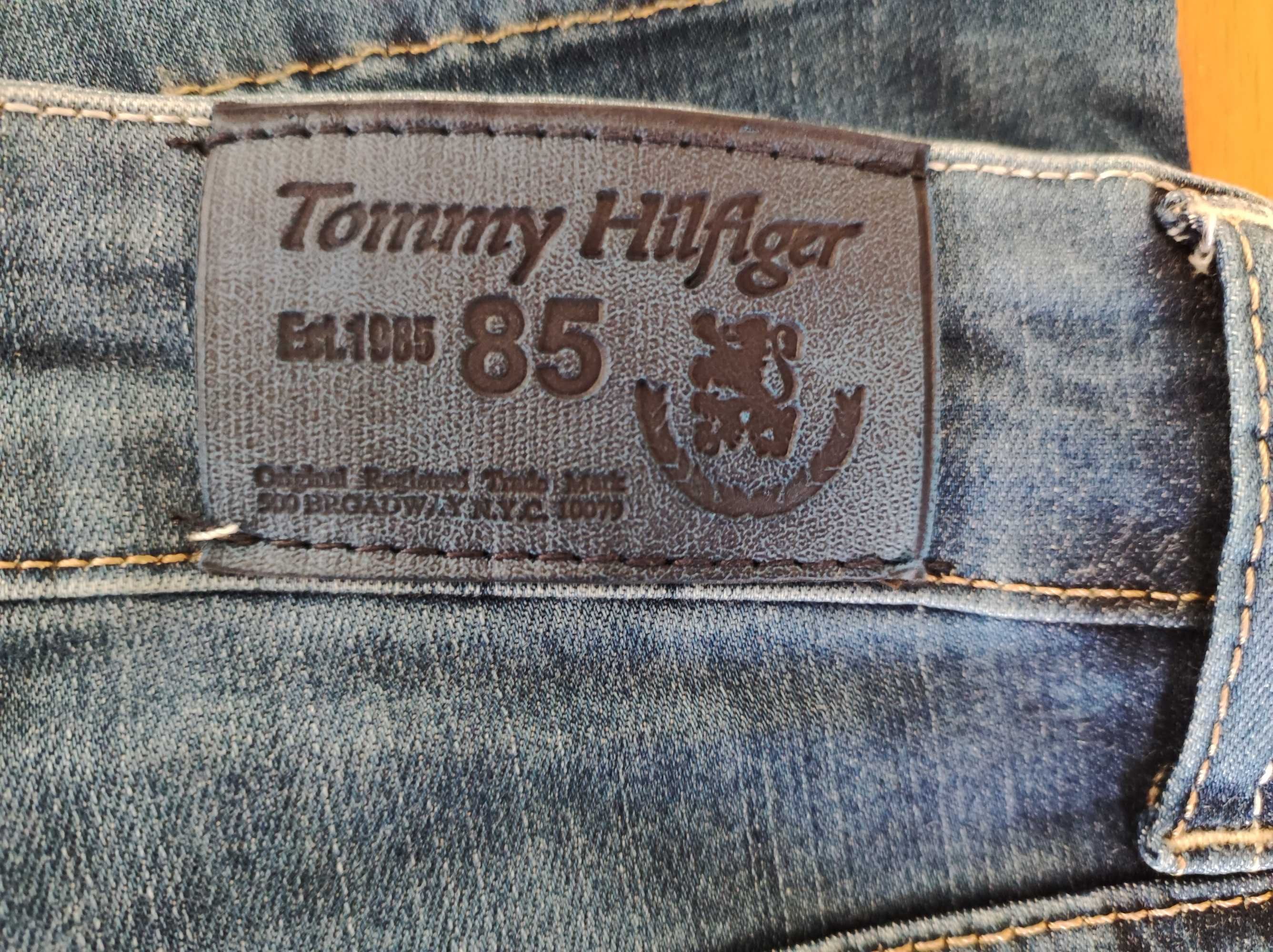 Nowe jeansy Tommy Hilfiger rozmiar 32.