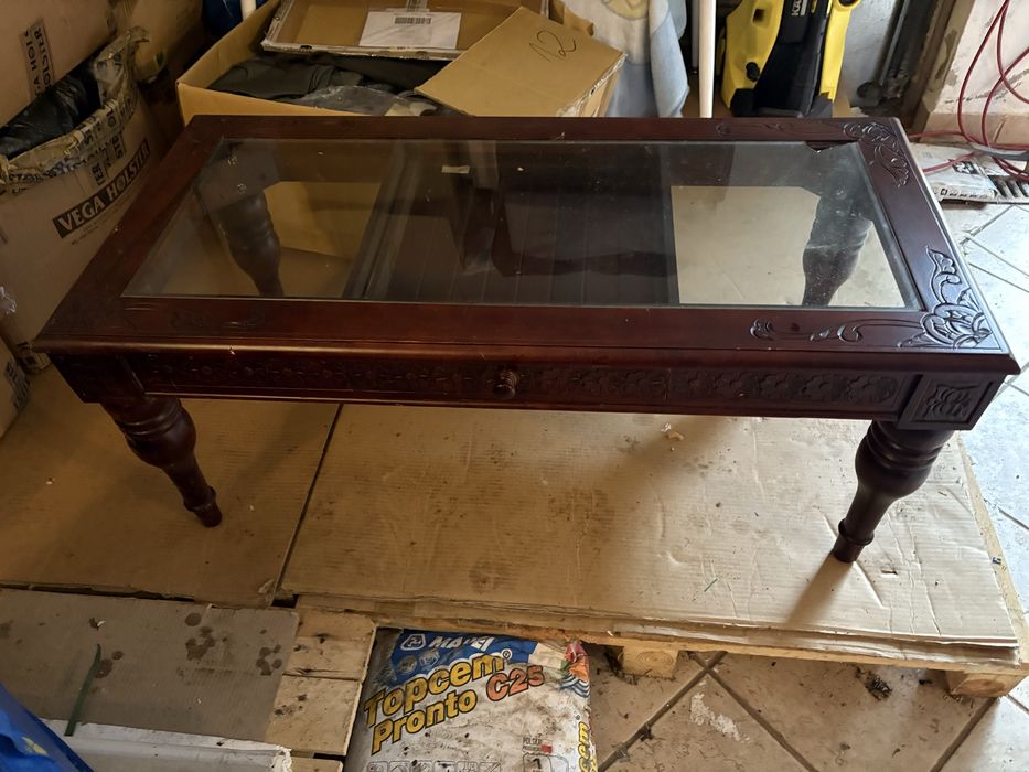 Stolik kawowy drewniany stylizowany na antyk