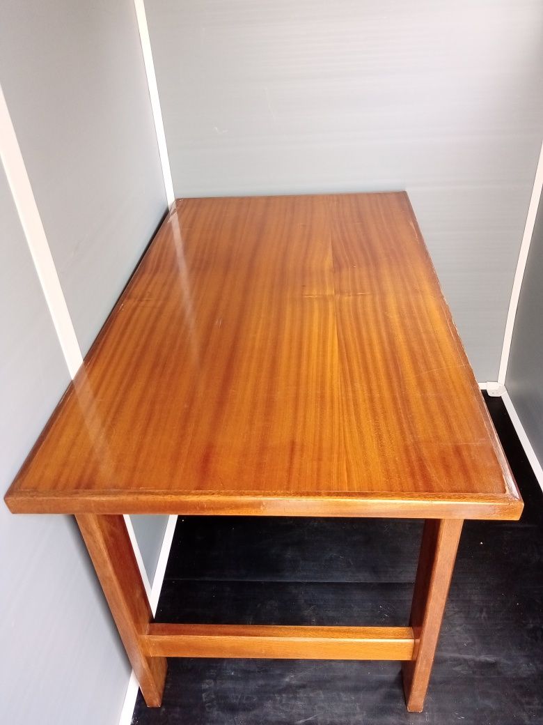 Mesa em madeira maciça pinho
