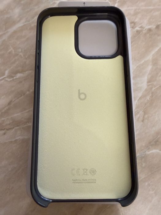 Продам оригінальний чохол Beats/Apple на айфон 16 Pro Max
