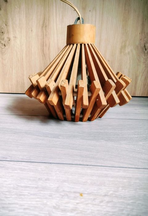 Drewniana lampa sufitowa