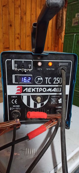 Продам трансформаторний пуско-зарядний пристрій  на 12 в..