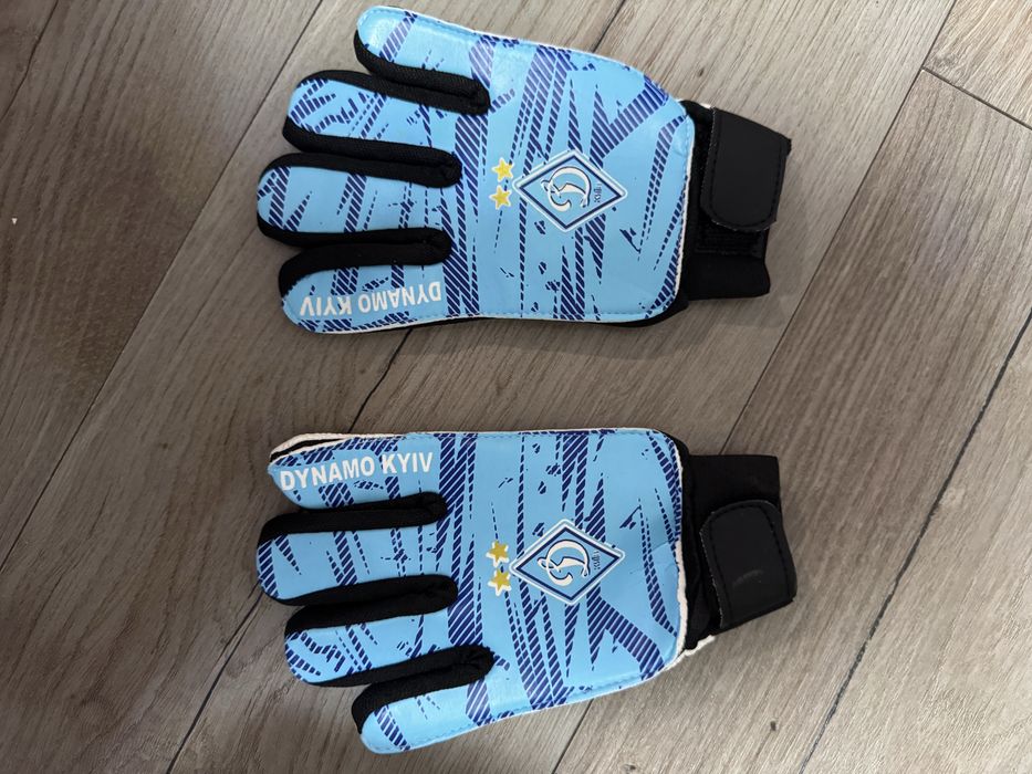 Футбольні перчатки