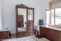 5100 - Quarto com cama de solteiro, com varanda...