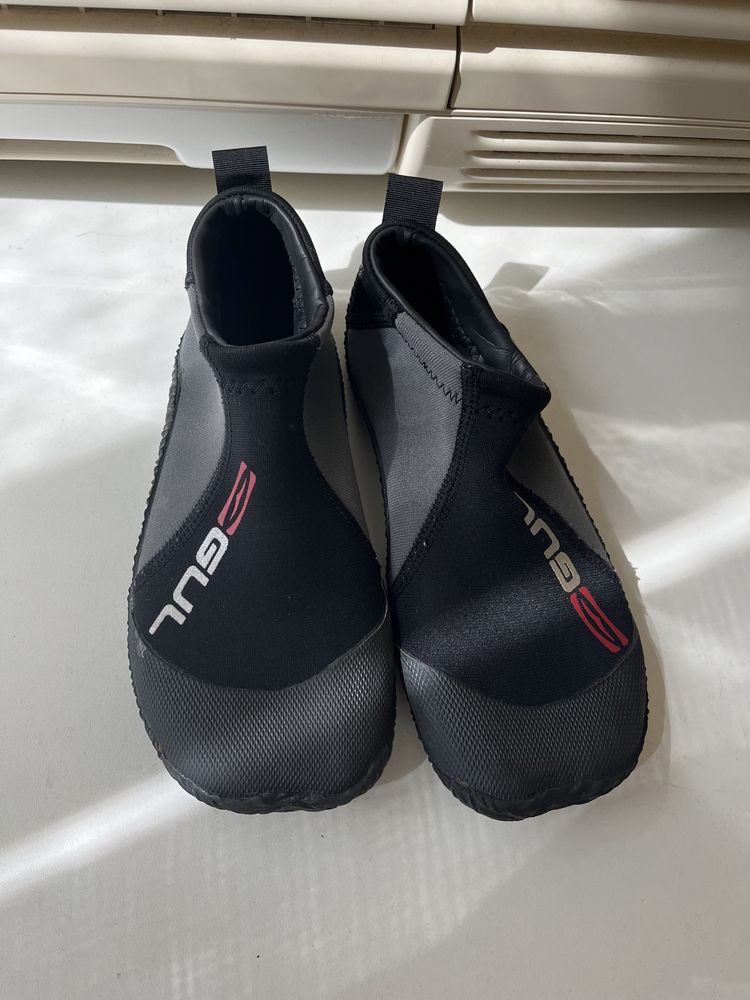 Sapatos para a praia ou piscina