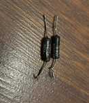 Para drutowych, bezindukcyjnych rezystorów MILLS 3,9 ohm 5W