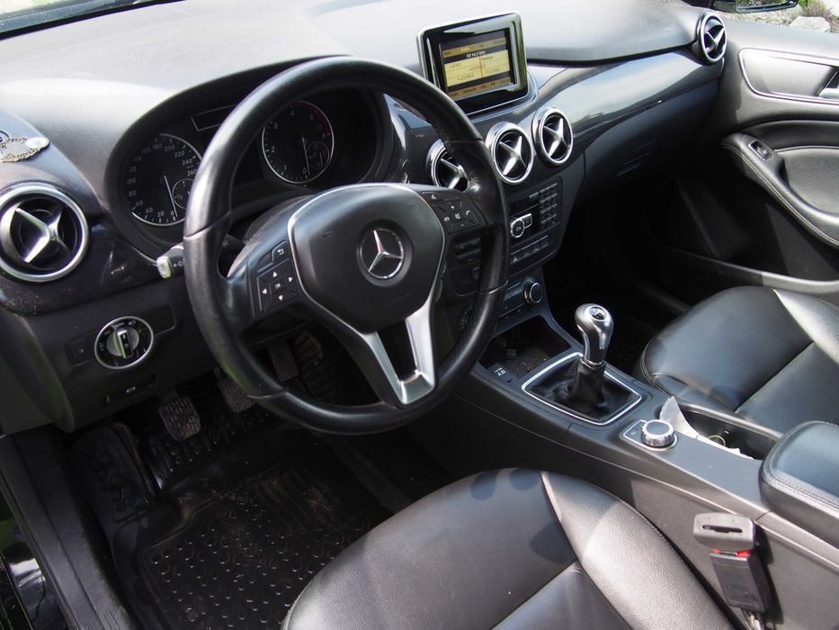 Mercedes B 180  2011r