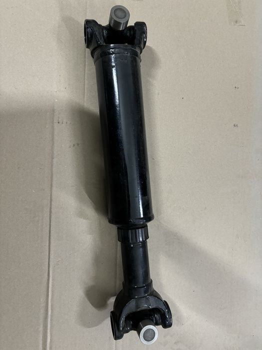 Карданий вал передній JCB