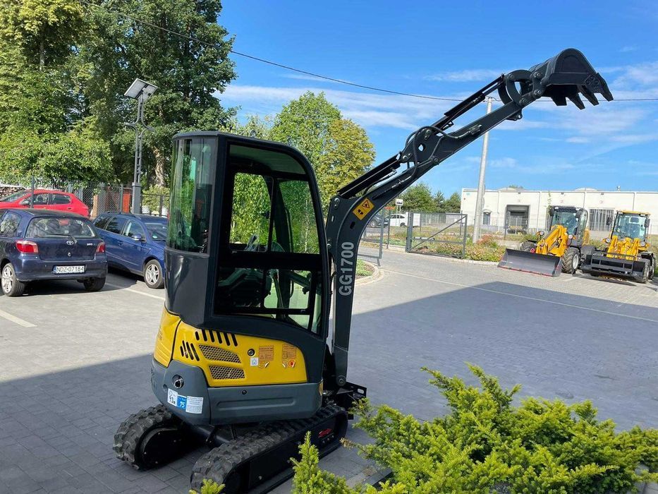 Minikoparka ruchome ramie, rozsuwane gąsienice, kabina GG1700C