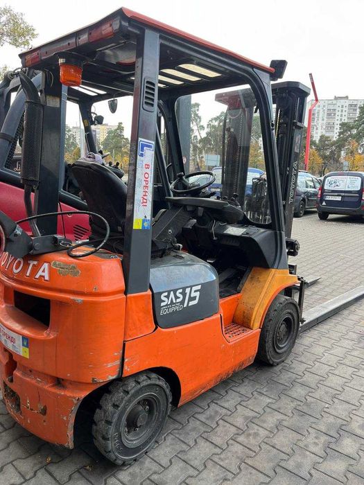 Газовий вилковий навантажувач Toyota | 1.5 т | Висота підйому 4.7 м