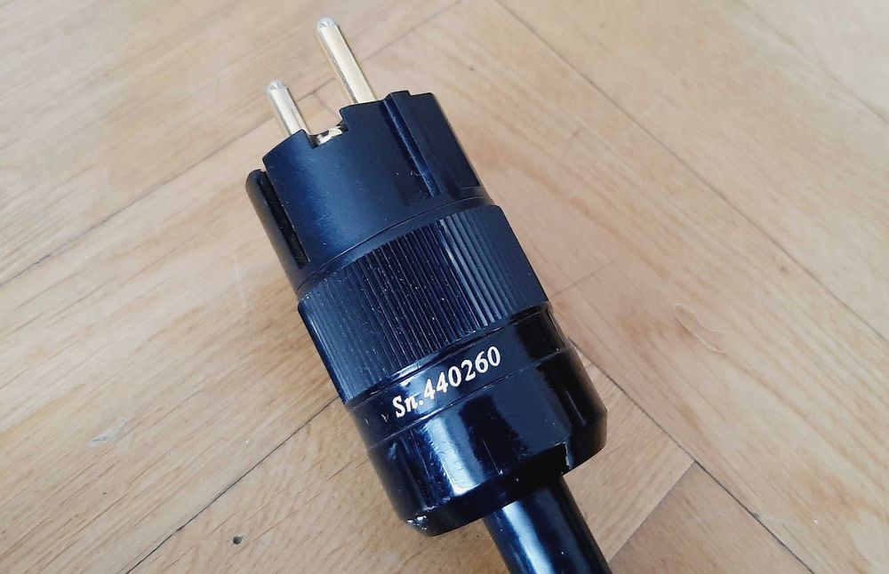 Kabel zasilający OYAIDE TUNAMI V2 - 1,8 m WATTEGATE