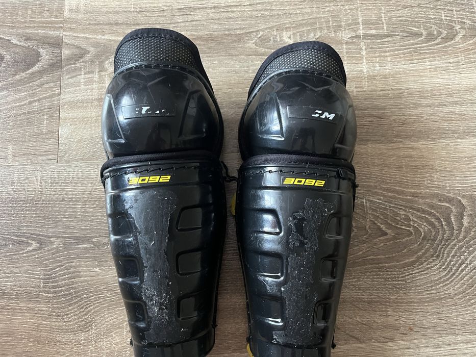 Хокейні щитки,наколінники ccm