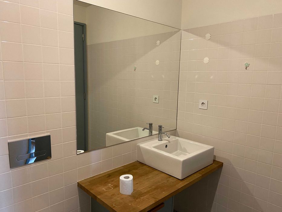 Aluga-se apartamento T2 moderno com lugar de garagem e arrumos