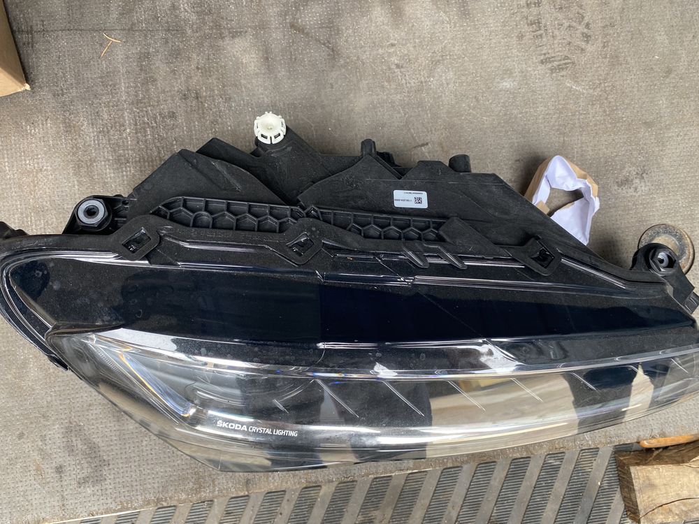 Lampa prawa Skoda Superb 3V1 full LED oryginał jak NOWA