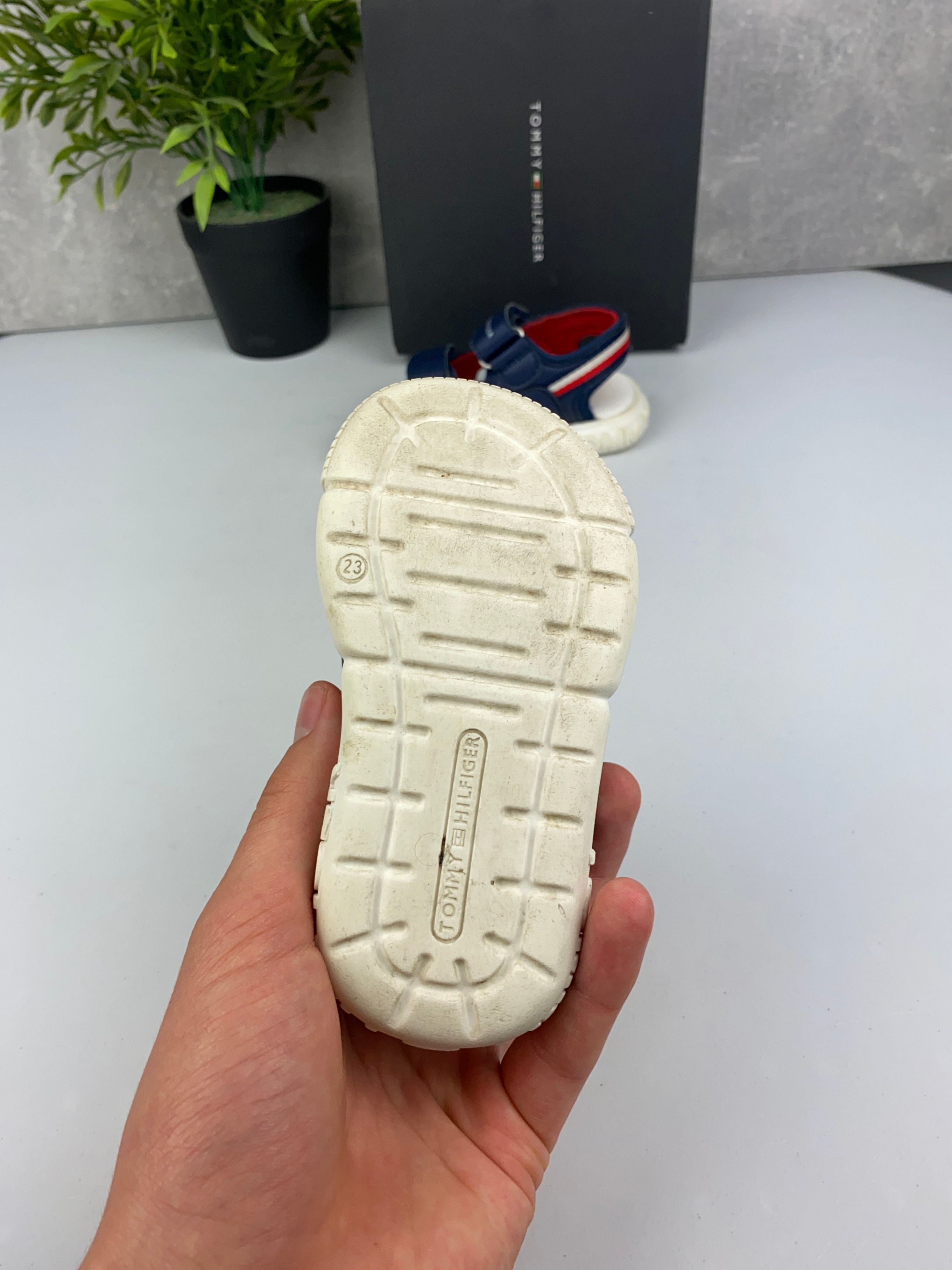 Bardzo dobre / buty sandały / Tommy Hilfiger / r. 23