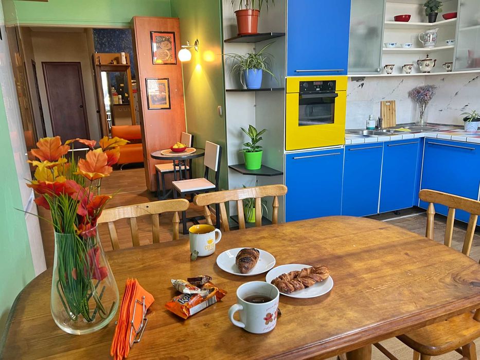 Подселение в комнату в новый хостел м.Лыбедская(Автовокзал)