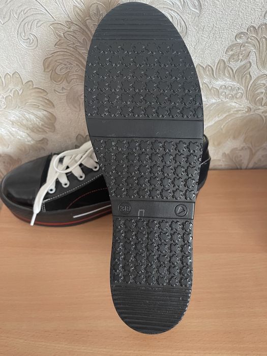 Сліпони з натуральної шкіри, Кеди на танкетці