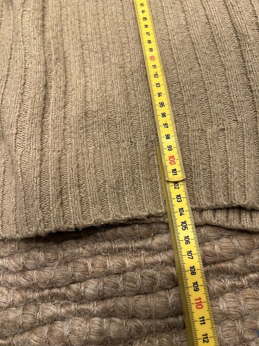 Midi beżowa sweterkowa sukienka z golfem, na jesień-zimę