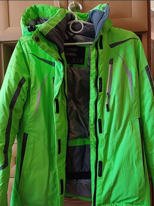 Продам спортивну куртку