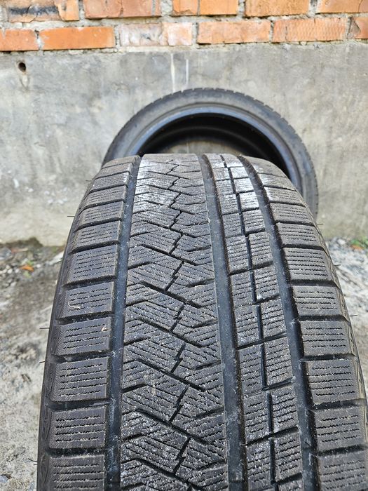 Triangle ShoWlink PL02 245/40 R20 99V XL