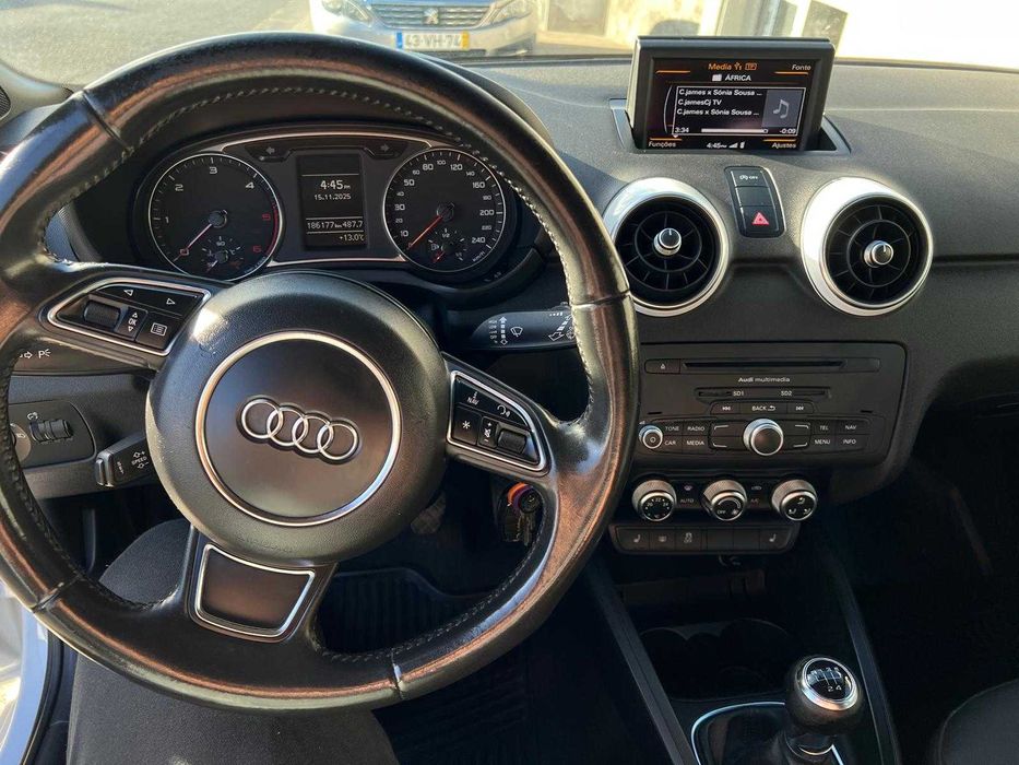 AUDI A1 S Line 1.6 (90cv) - Excelente estado
