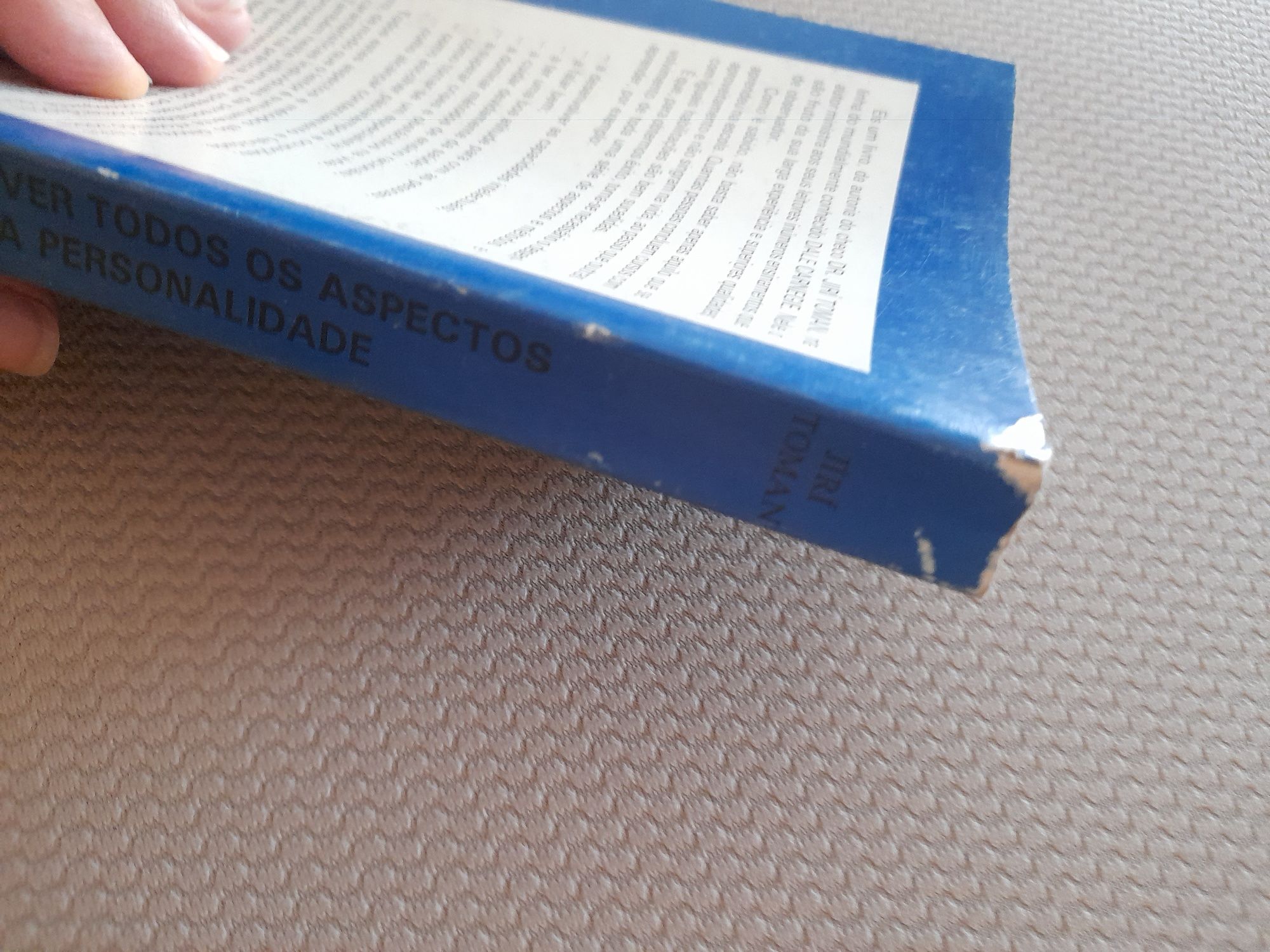 Livro "Como desenvolver todos os aspectos da nossa personalidade"