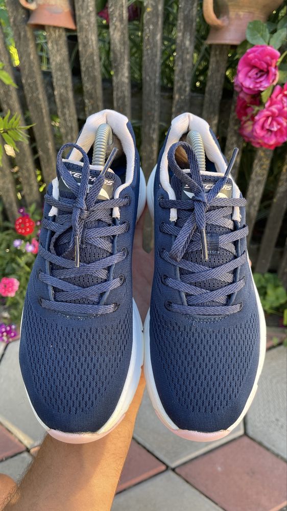 Оригінальні Жіночі Кросівки Skechers Розмір 37