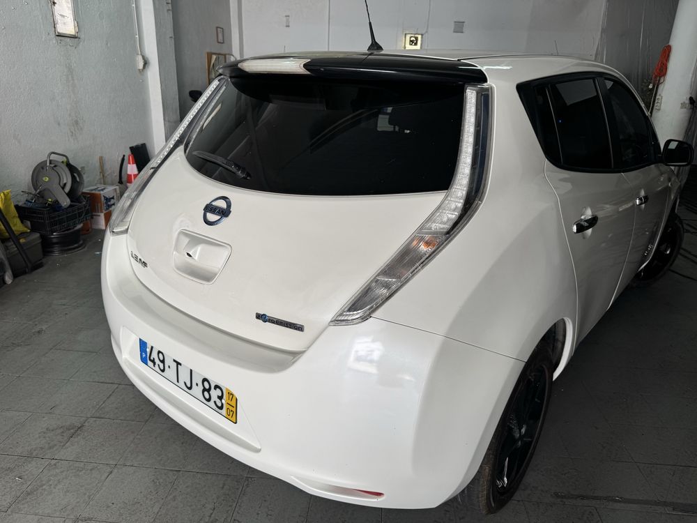 Nissan leaf black edition