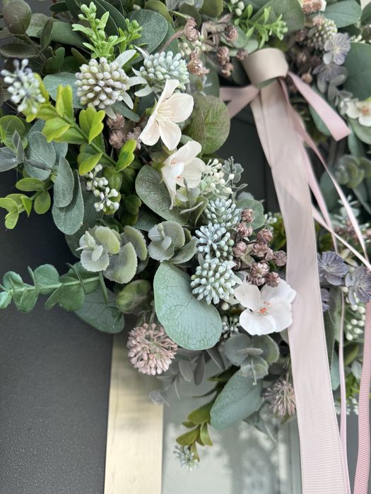 Ozdobny wianek na drzwi