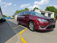 Chrysler Pacifica Pacifica Touring L +, niski przebieg, 1 właściciel w Polsce
