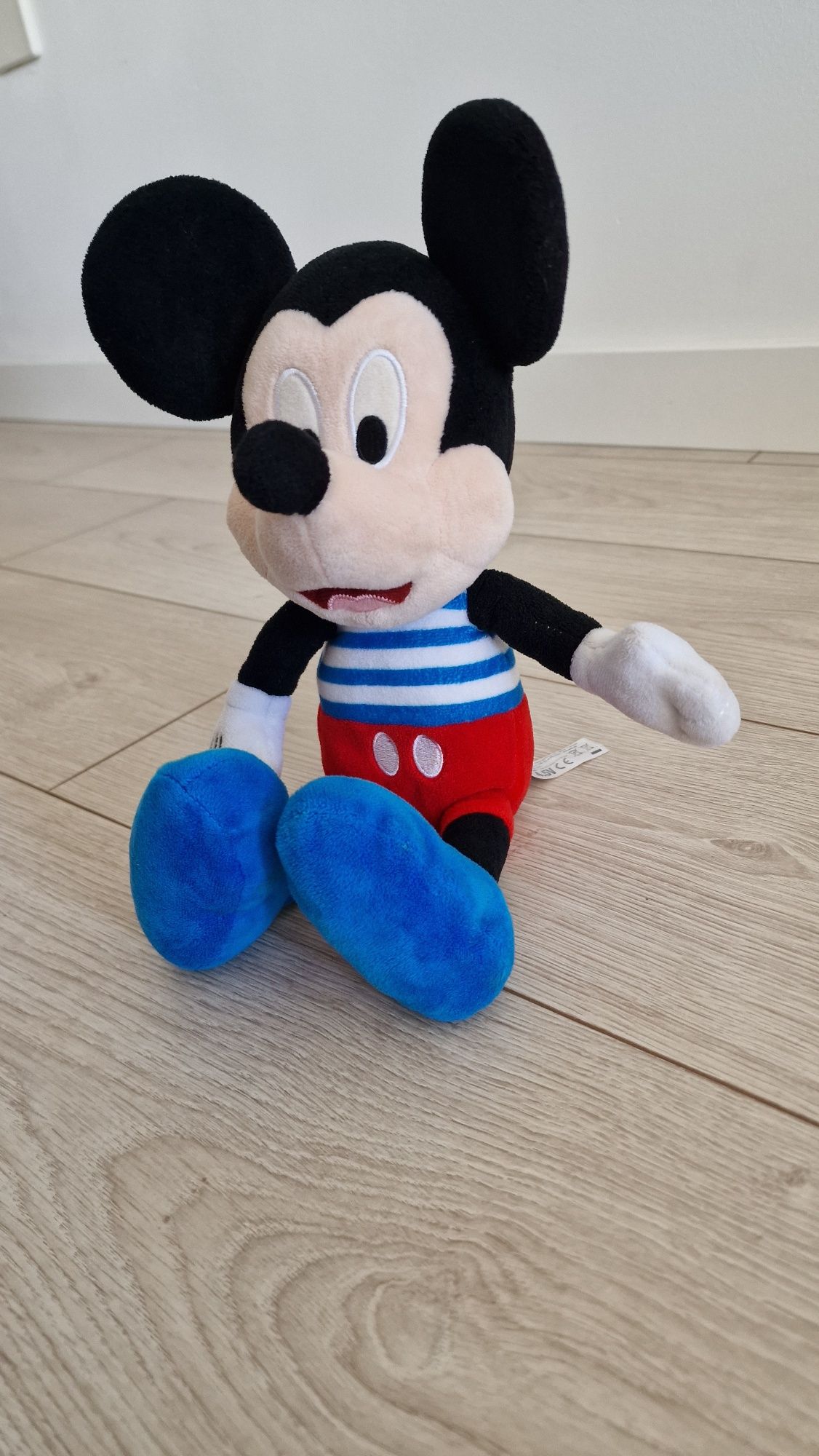 Peluche interativo Mickey beijinho