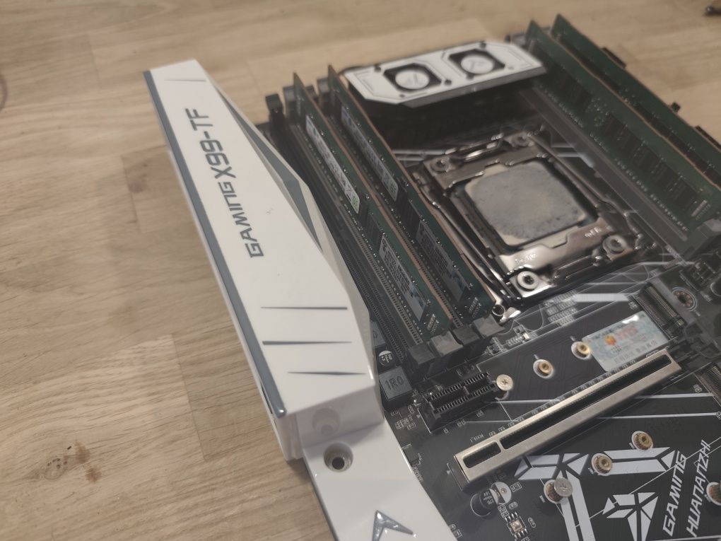 Комплект Huananzhi X-99 TF + E5-2678V3 +32Gb