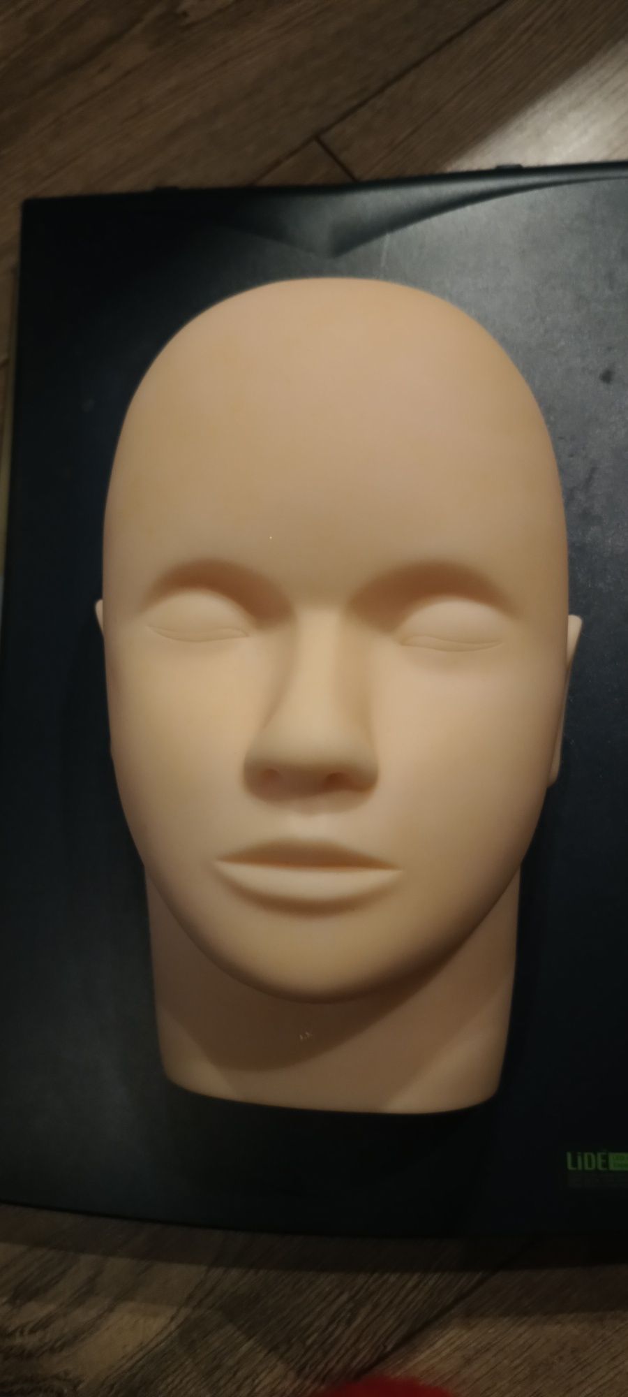 Głowa sylikonowa ( rzęsy, makijaż)