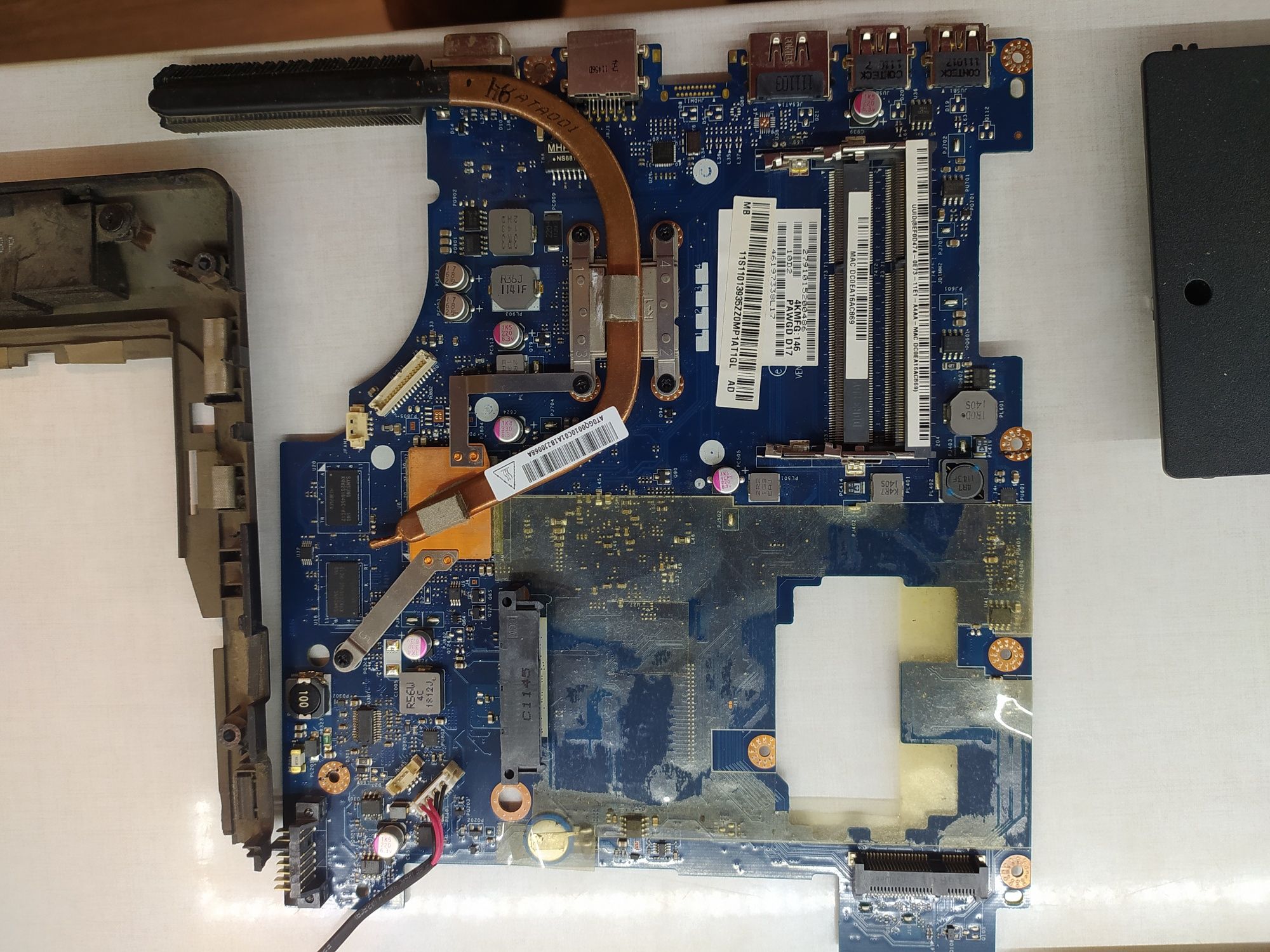 Ноутбук Lenovo G575 подетально