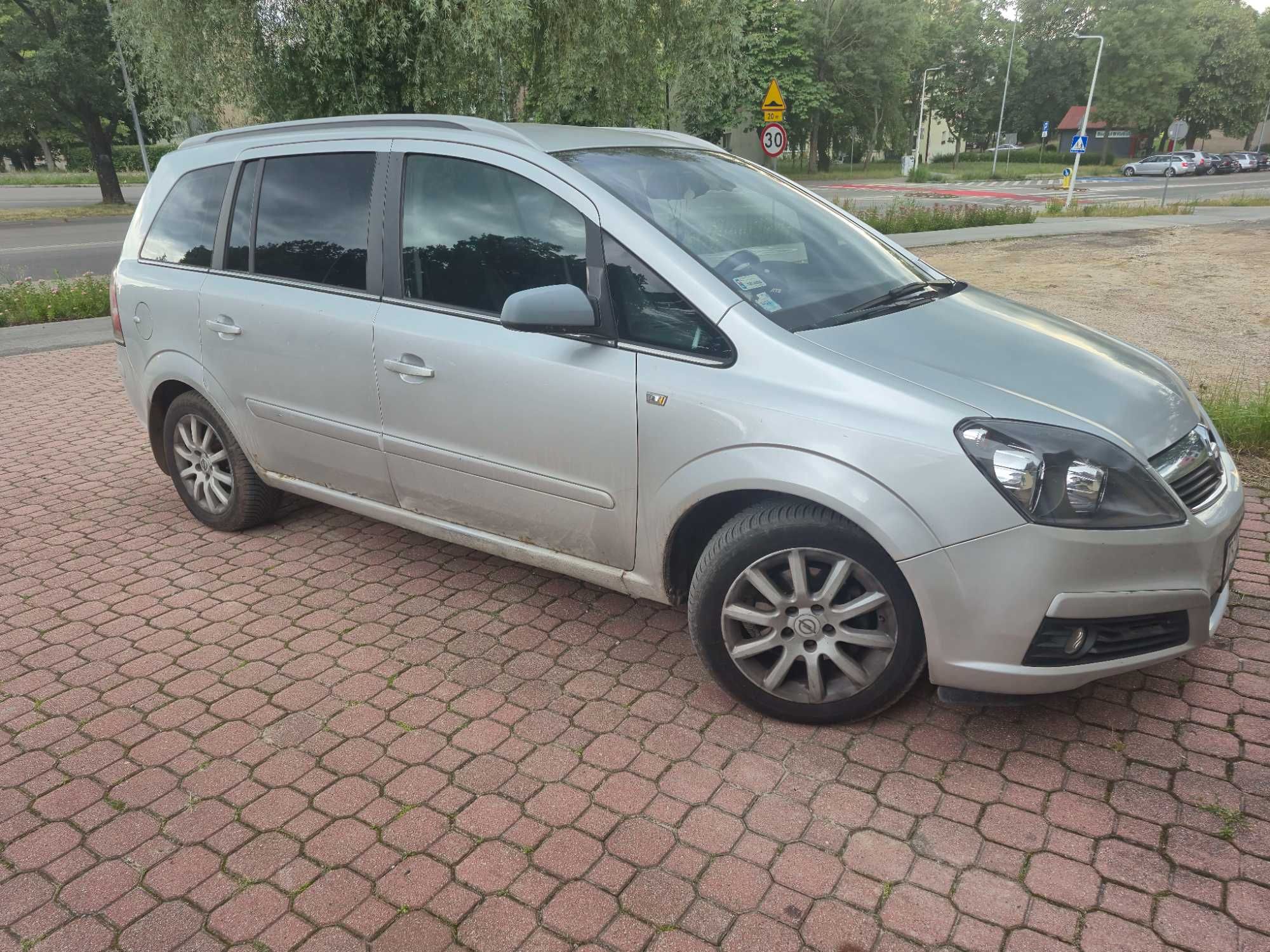 Opel Zafira B 2006r. benzyna