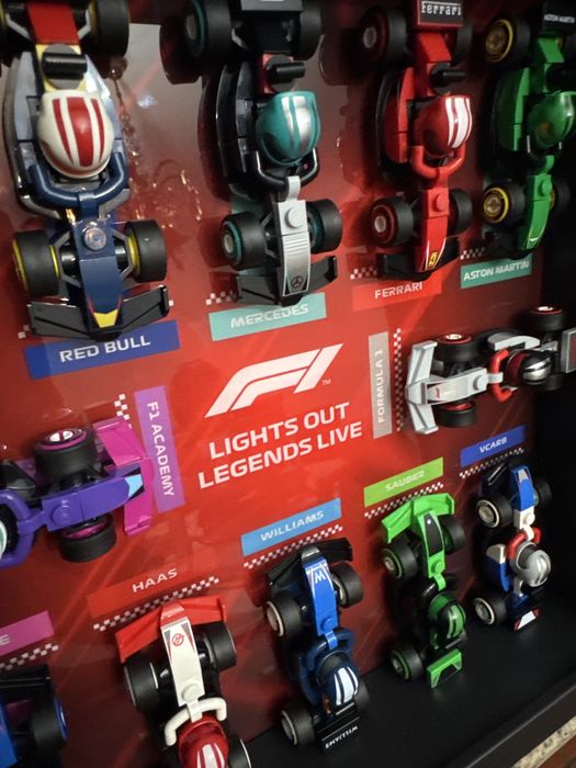 Coleção completa com quadro lego F1 71049