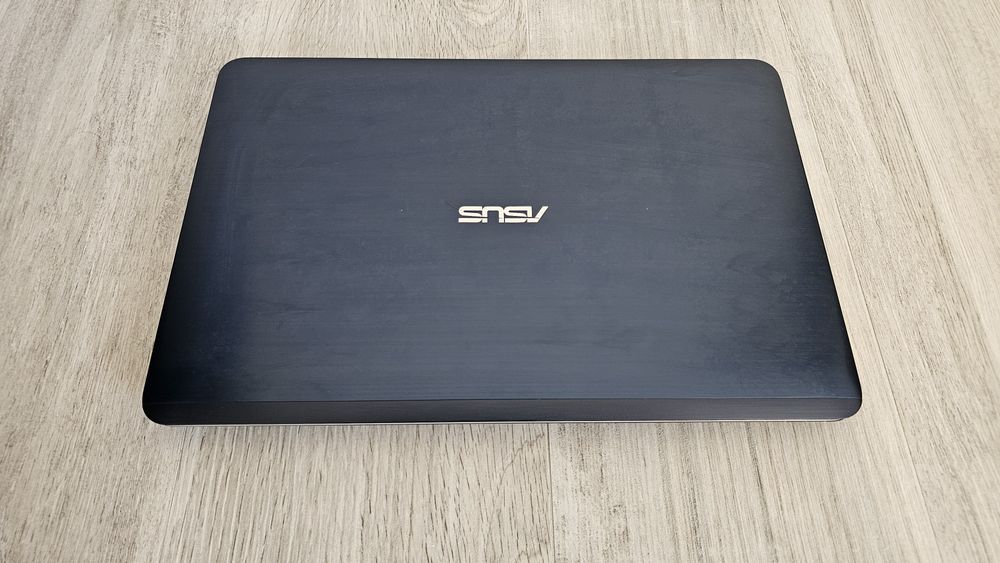 Portátil Asus i7