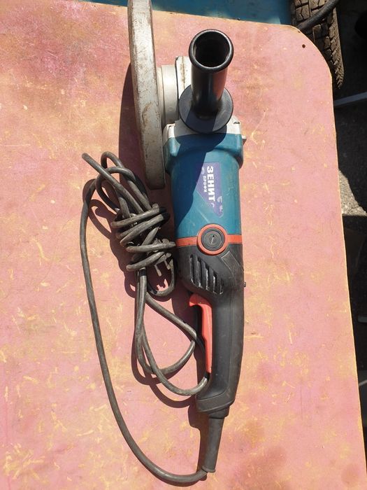 Продам болгарку"Зенит"200 watt 230 мм круг
