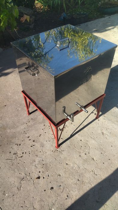 Продам парову воскотопку на 13 рамок