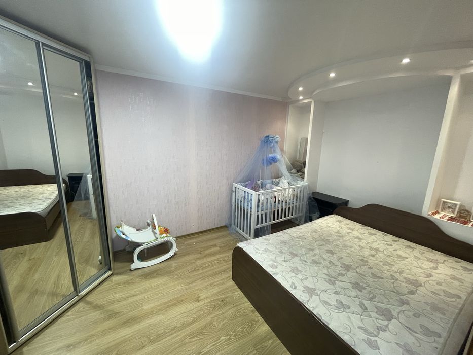 Дом с камином и большим учатком