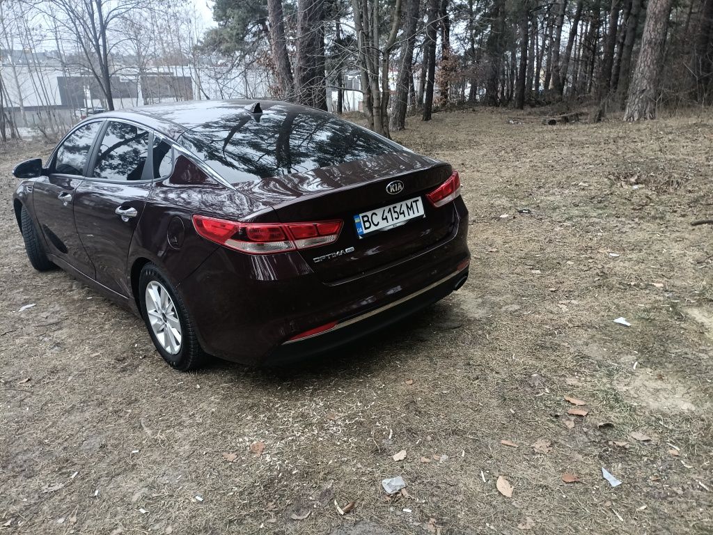 Автомобіль КІА Оптима 2017