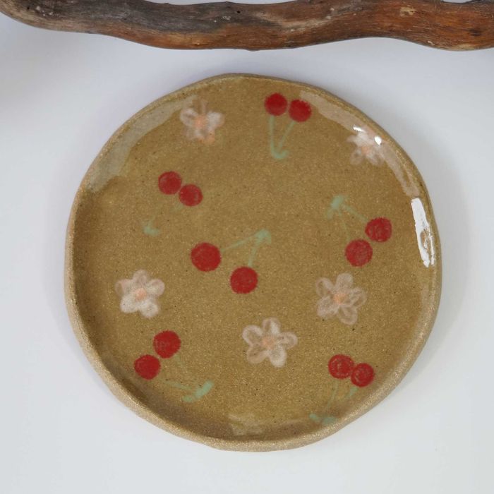 Talerz ceramiczny w ręcznie malowane wiśnie handmade
