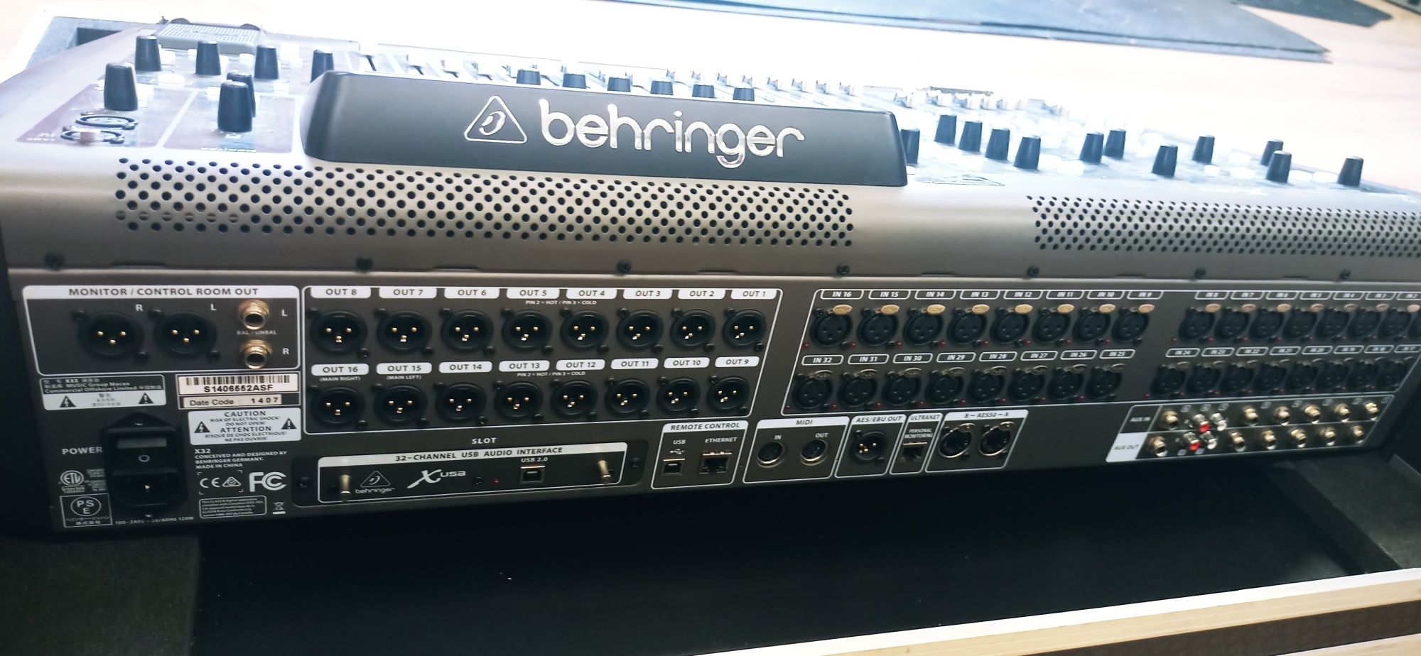 Behringer X32 full + case
